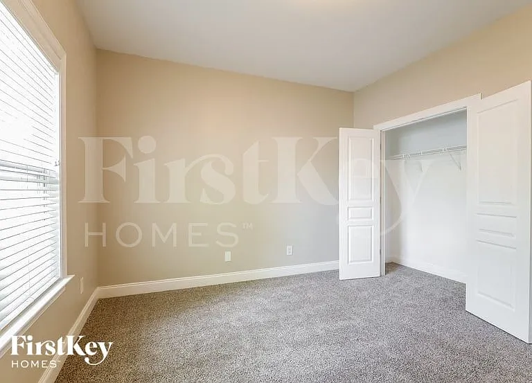 1005 Phar Lap Dr — Photo 12