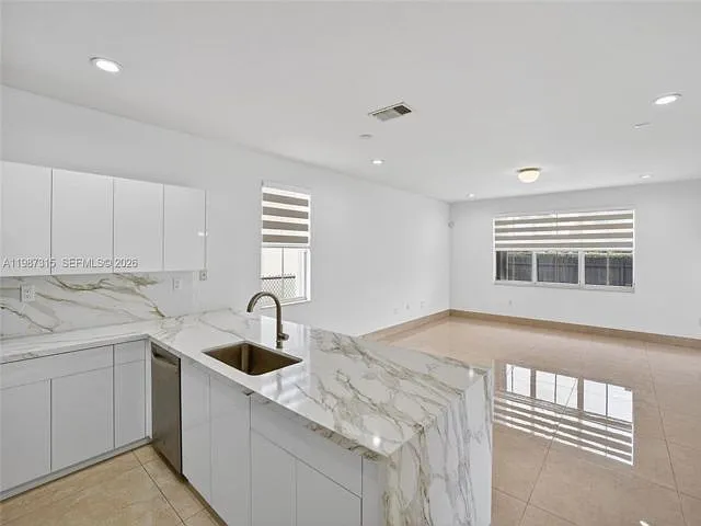 15051 SW 18th Ter — Photo 18