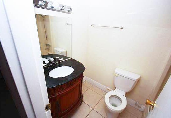 4th image of 2075 NE 164th St APT 514