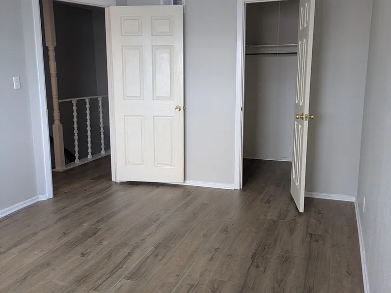 Littlefield Townhomes - $499 total to move into a 2-bedroom, 1.5-bath townhome. Limited-time offer. — Photo 15