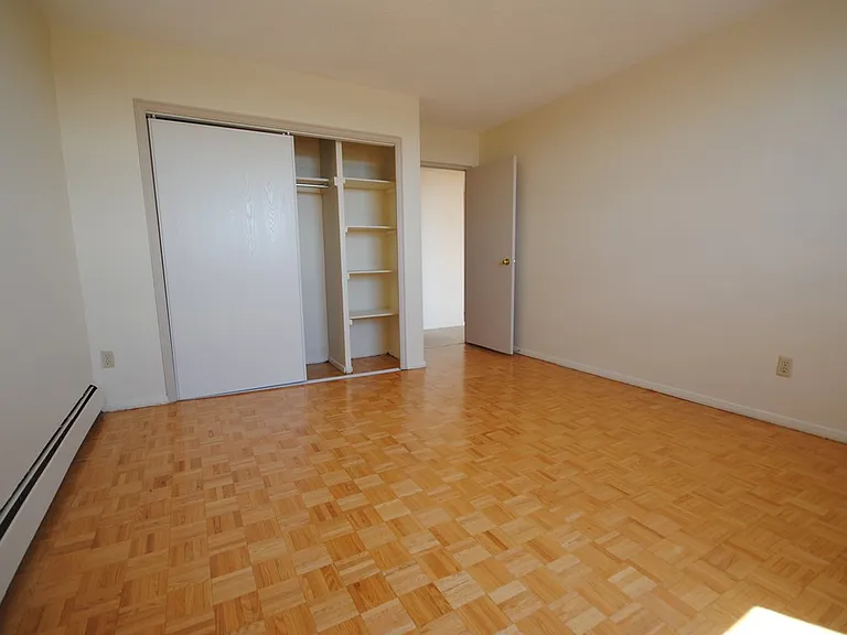 335 Maclaren St — Photo 13