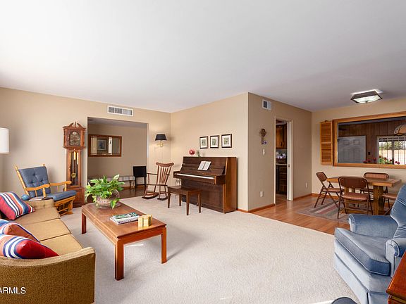 4th image of 726 E La Jolla Dr