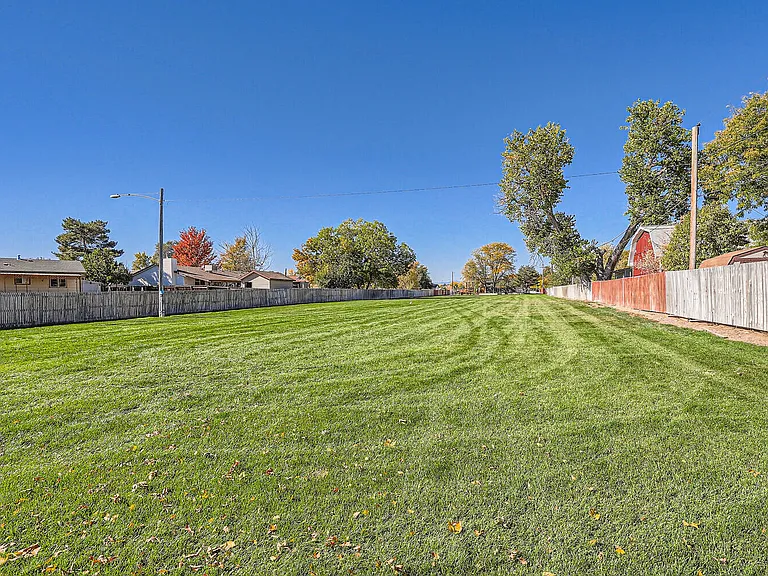 Village on Cypress — Photo 33