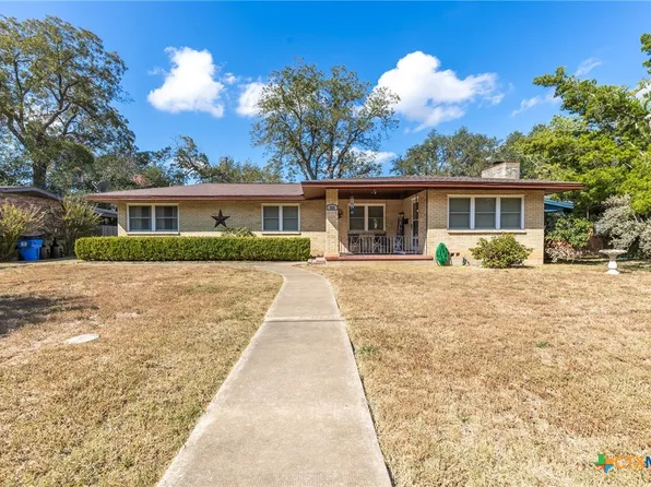 920 N River St, Seguin, TX 78155