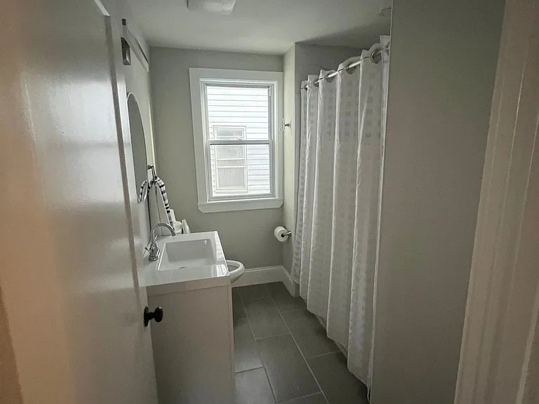 42 Irwin St #1 — Photo 6