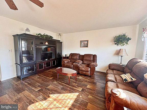 2nd image of 909 Ambler Ct