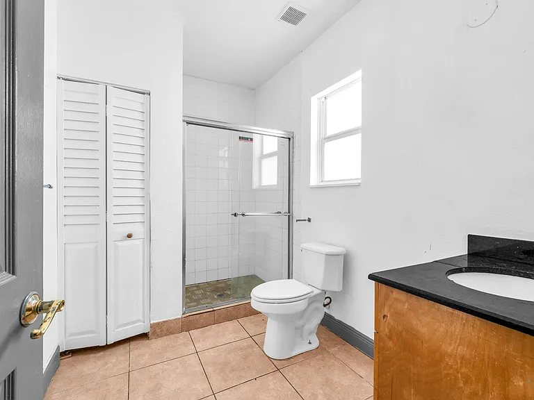 124 SW 10th Ave — Photo 12