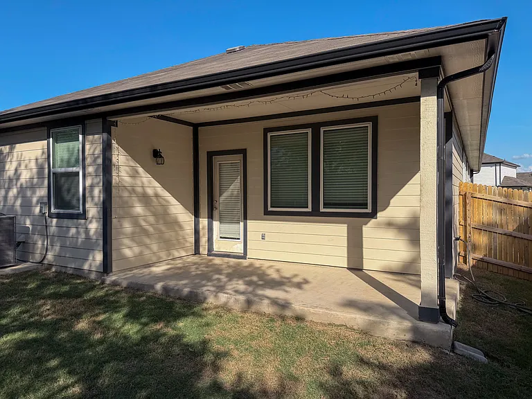 151 Lbj Ln — Photo 37