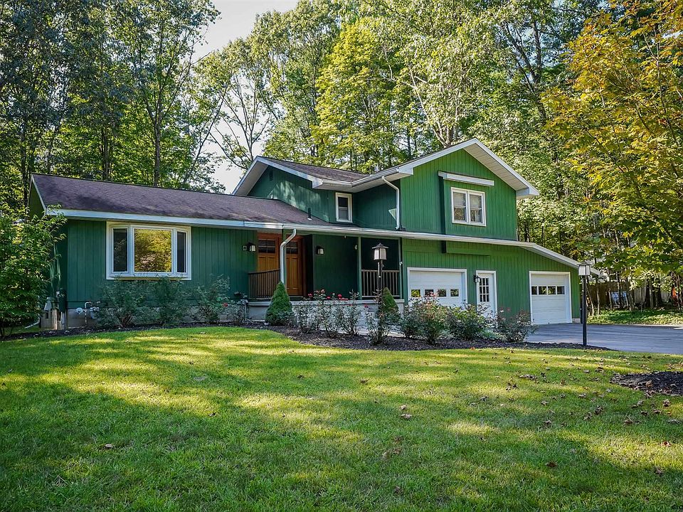 1st image of 8 Lakeview Dr
