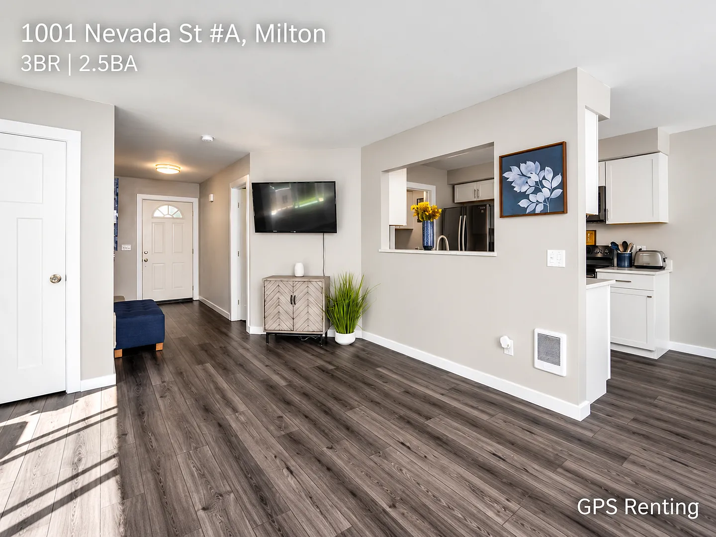 Move-In Ready 3BR Townhome in Desirable Milton — Photo 2