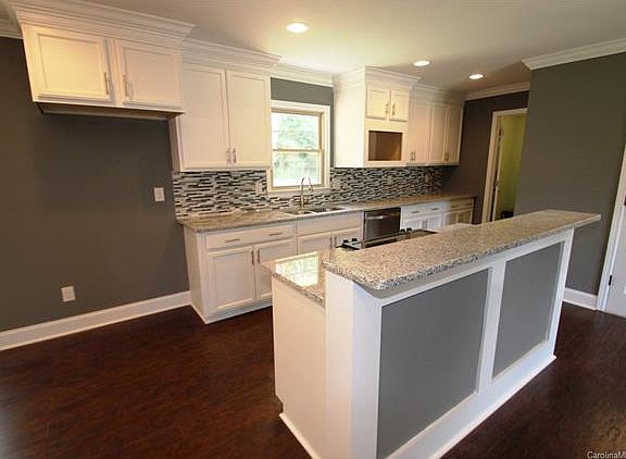 5th image of 370 E Chamblee Dr