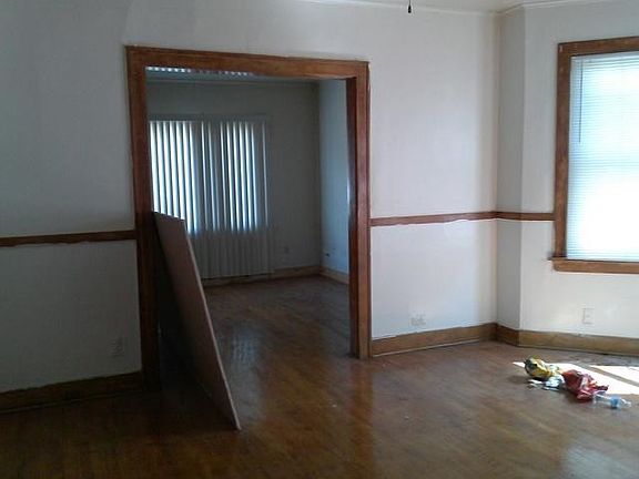 4th image of 14416 Lincoln Ave