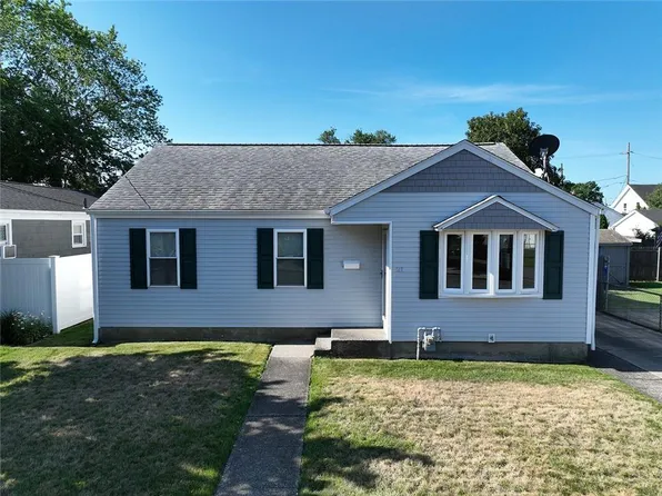 21 Benedict St, Pawtucket, RI 02861