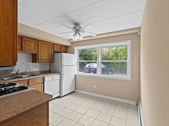 5th image of 10911 S Lloyd Dr APT 3