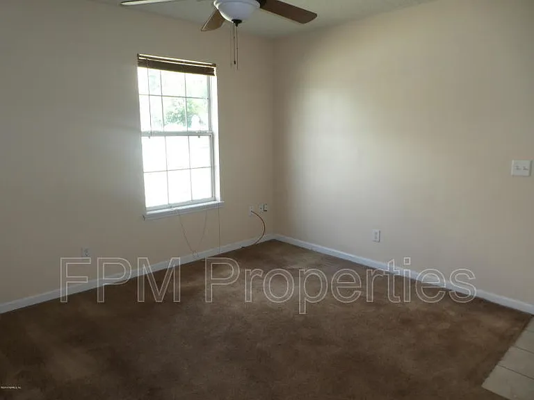 1017 Crestwood St — Photo 8