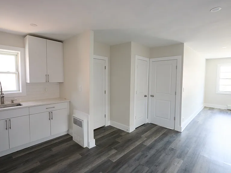 2309 Matthews Ave — Photo 5