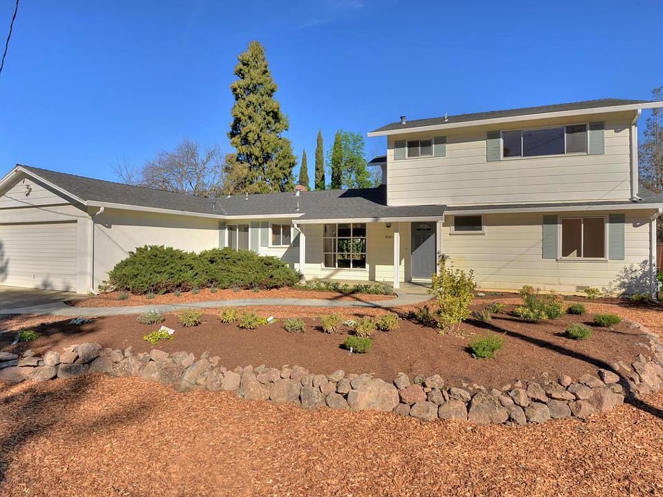 1st image of 18483 Ravenwood Dr