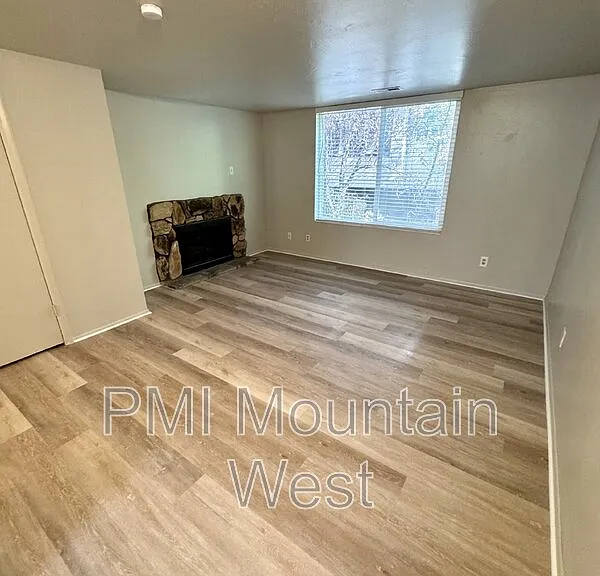 528 S 1100 E #6 — Photo 3