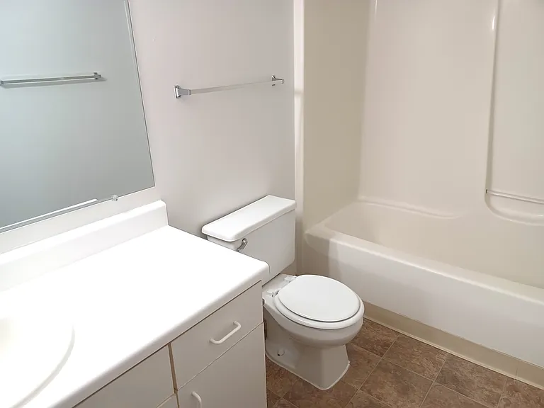 Thornridge Apartments — Photo 43