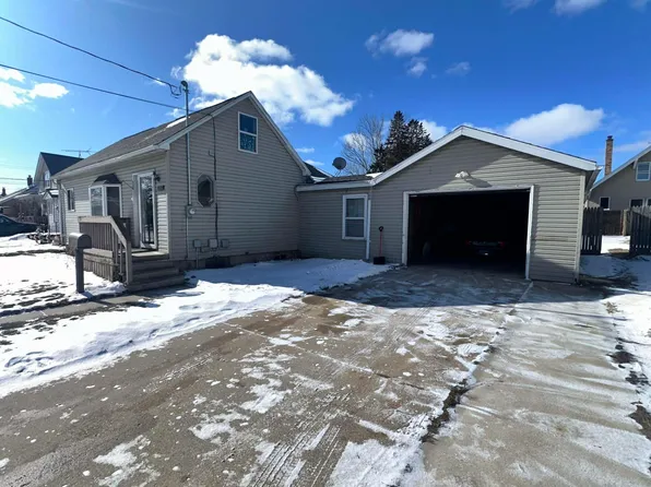 1212 Hawthorne St, Two Rivers, WI 54241