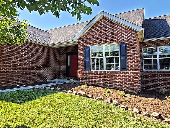 3rd image of 110 Buckingham Ln