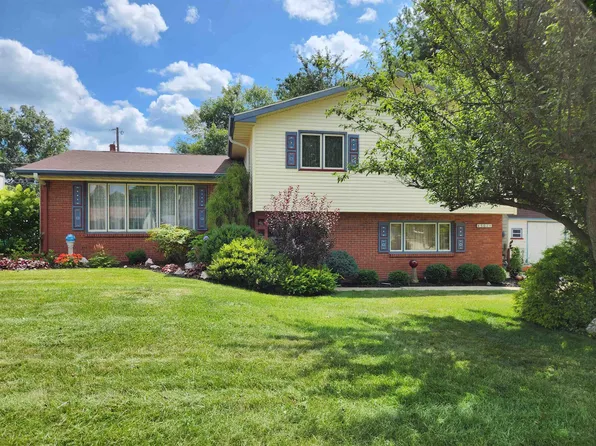 501 10th Ave SE, Dyersville, IA 52040