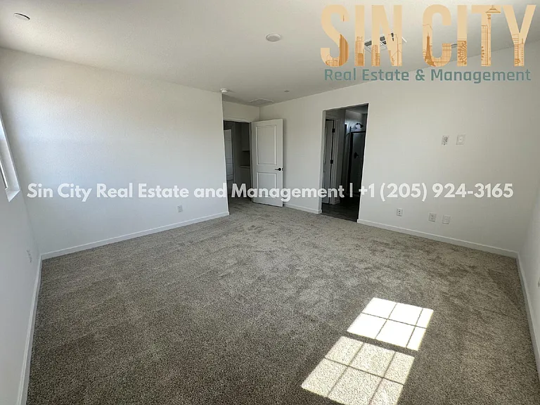 878 Benning St — Photo 4