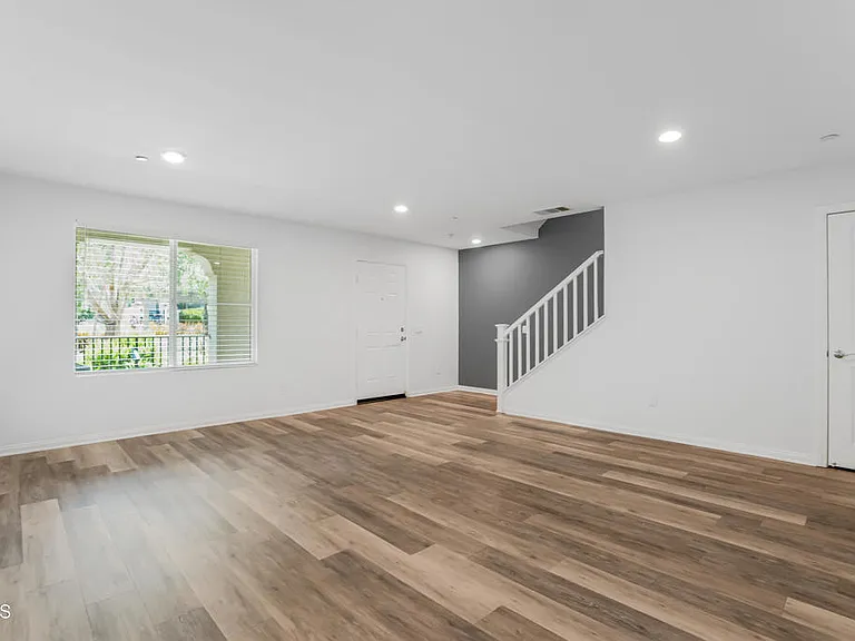 667 Pedro St — Photo 8