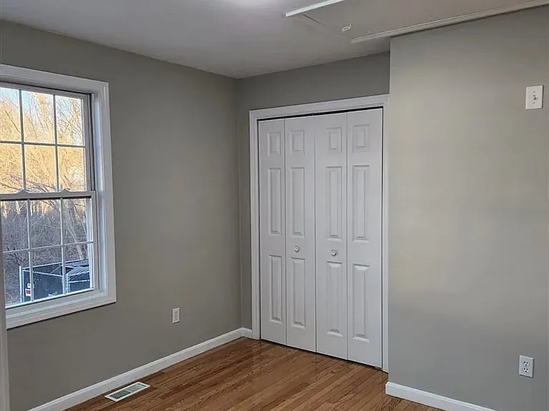 100 Franklin St — Photo 5