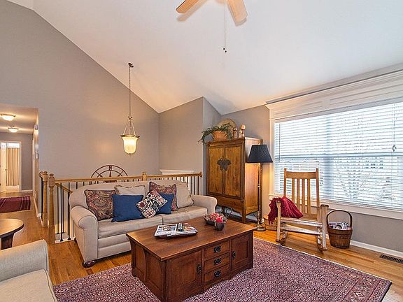 5th image of 4808 Garland St