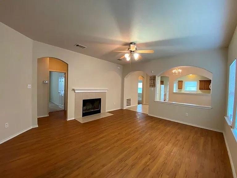 207 Brown St — Photo 4