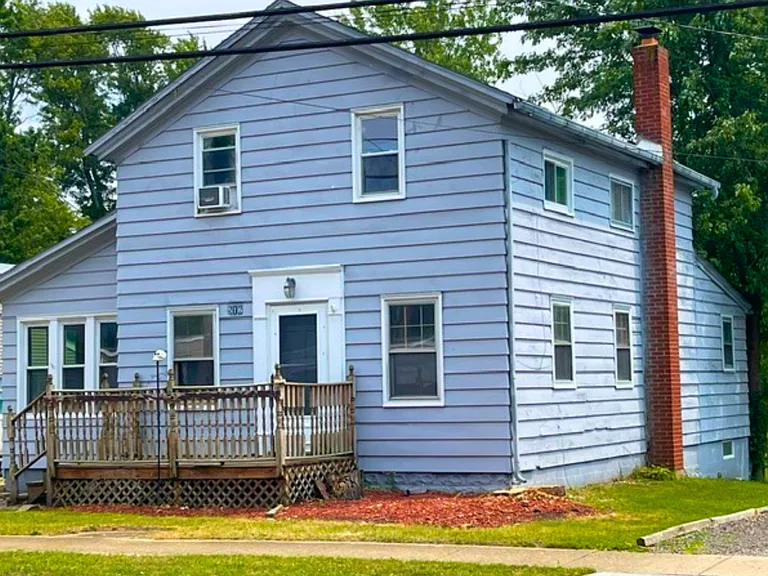 516 W Main St — Photo 2