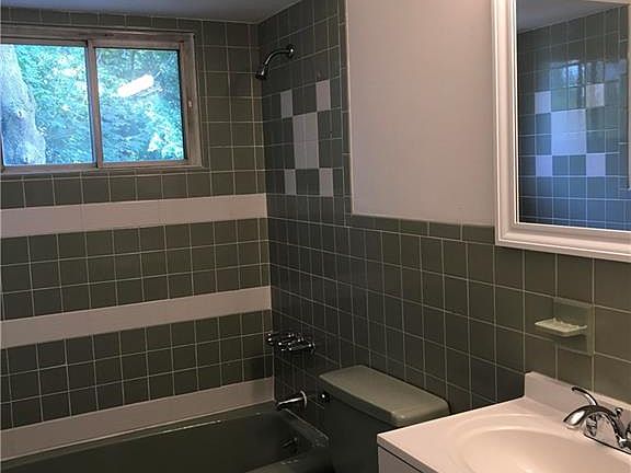 4th image of 3756 Richmond Ave