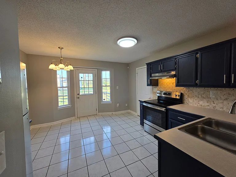 704 Carbondale Dr — Photo 5