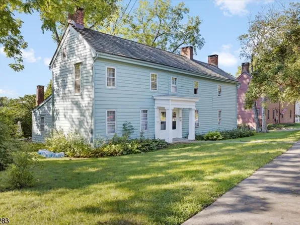 64 Center St, Clinton Town, NJ 08809