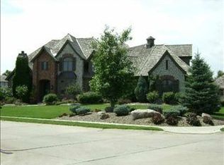 18402 William Cir, Omaha, NE 68130