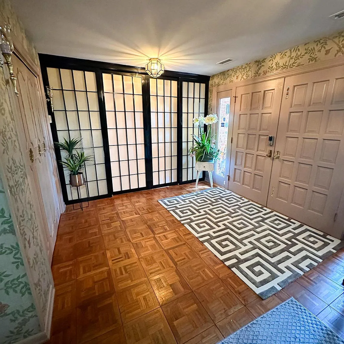 10 bed, 4.5 bath, 7874 sqft, $10,000 — Photo 4