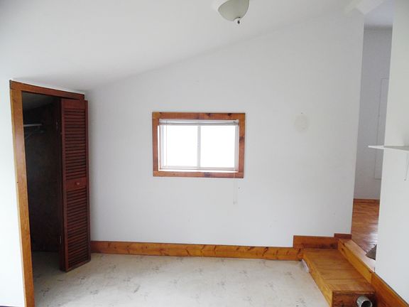 5th image of 463 Rose St