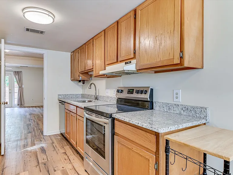 407 Folkstone Cir — Photo 19