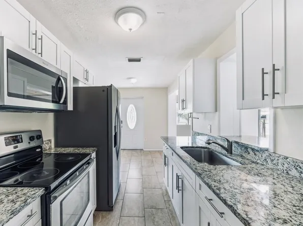 4862 West Dr, Fort Myers, FL 33907