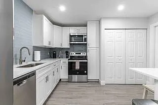 3 bed, 2.0 bath, 1208 sqft, $3,200 — Photo 4