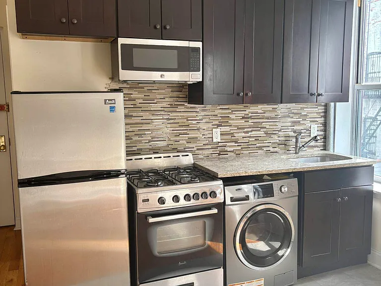 305 Clarkson Ave #7G — Photo 2