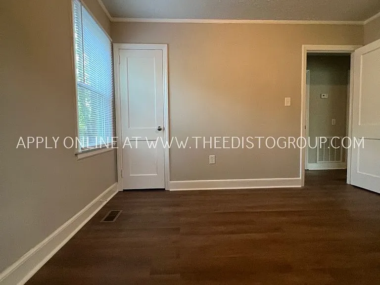 1161 Chestnut St — Photo 8