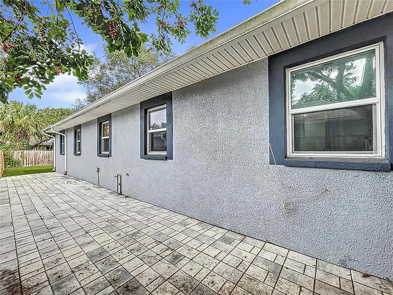 6809 S Himes Ave — Photo 22
