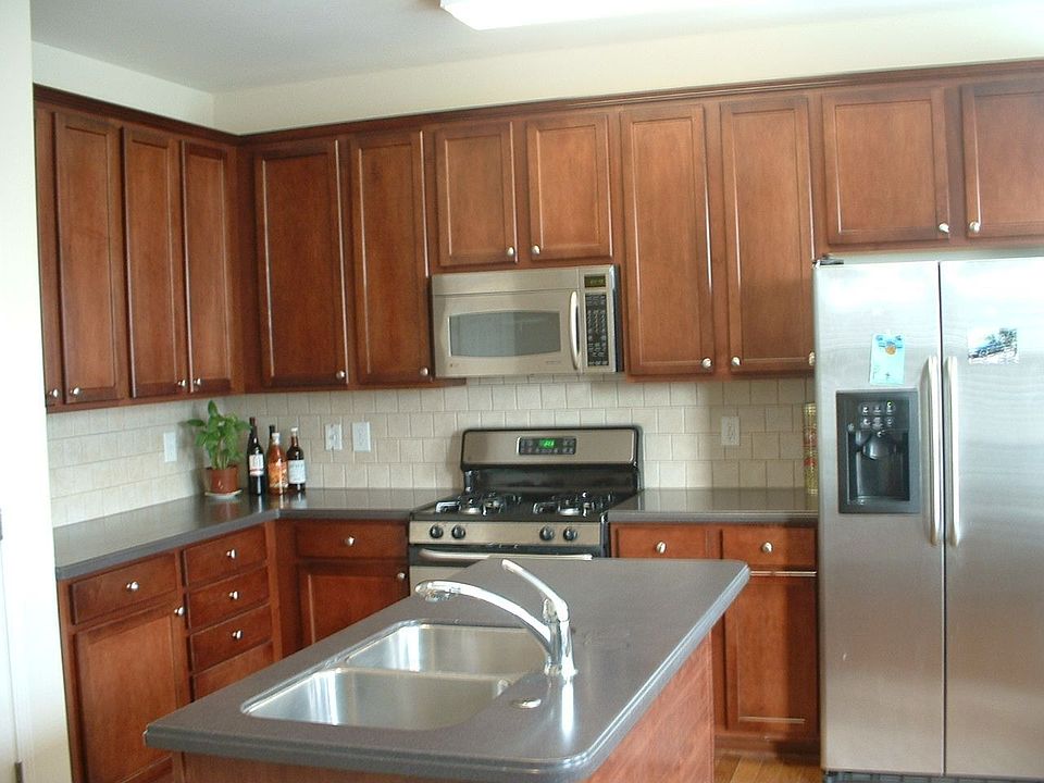 Upgraded Kitchen *All Appliances Stay*