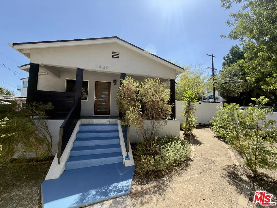 3 bed, 2.0 bath, 966 sqft, $4,795 — Photo 2