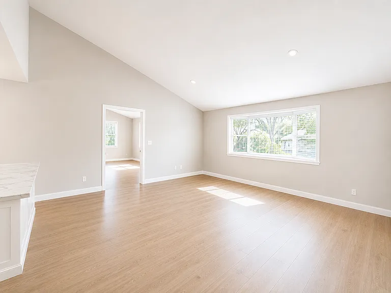 20606 Clark St — Photo 6