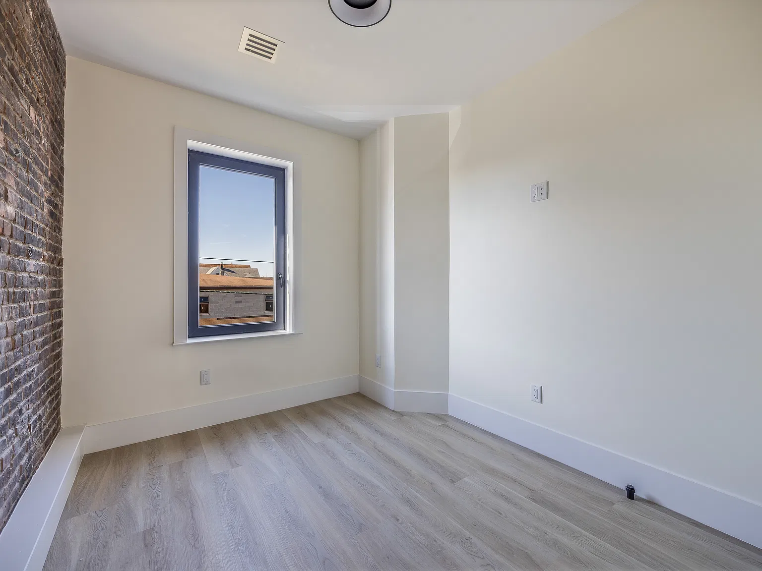 2 bed, 720 sqft, $3,000 — Photo 4