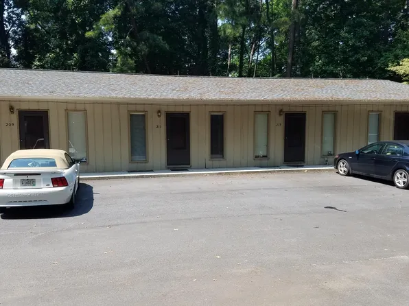 211 Harbor Dr, Seneca, SC 29678