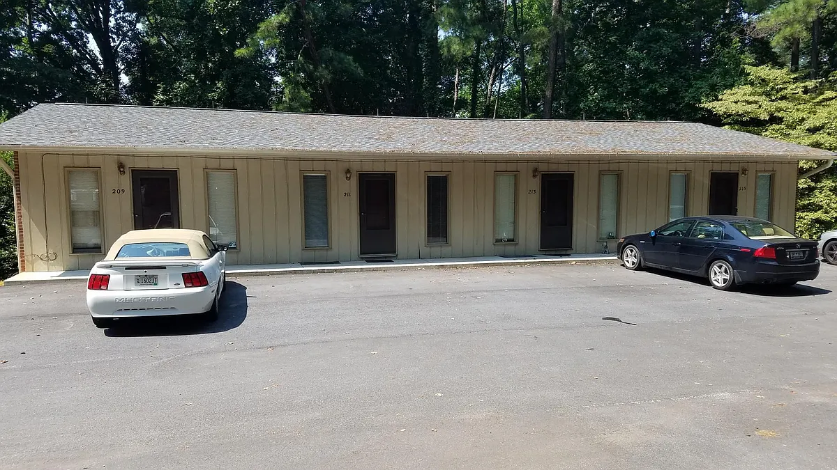 Building Photo - 211 Harbor Dr